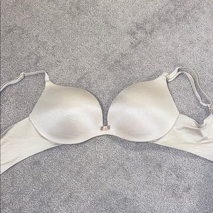 Victoria’s Secret plunge bra 32DD